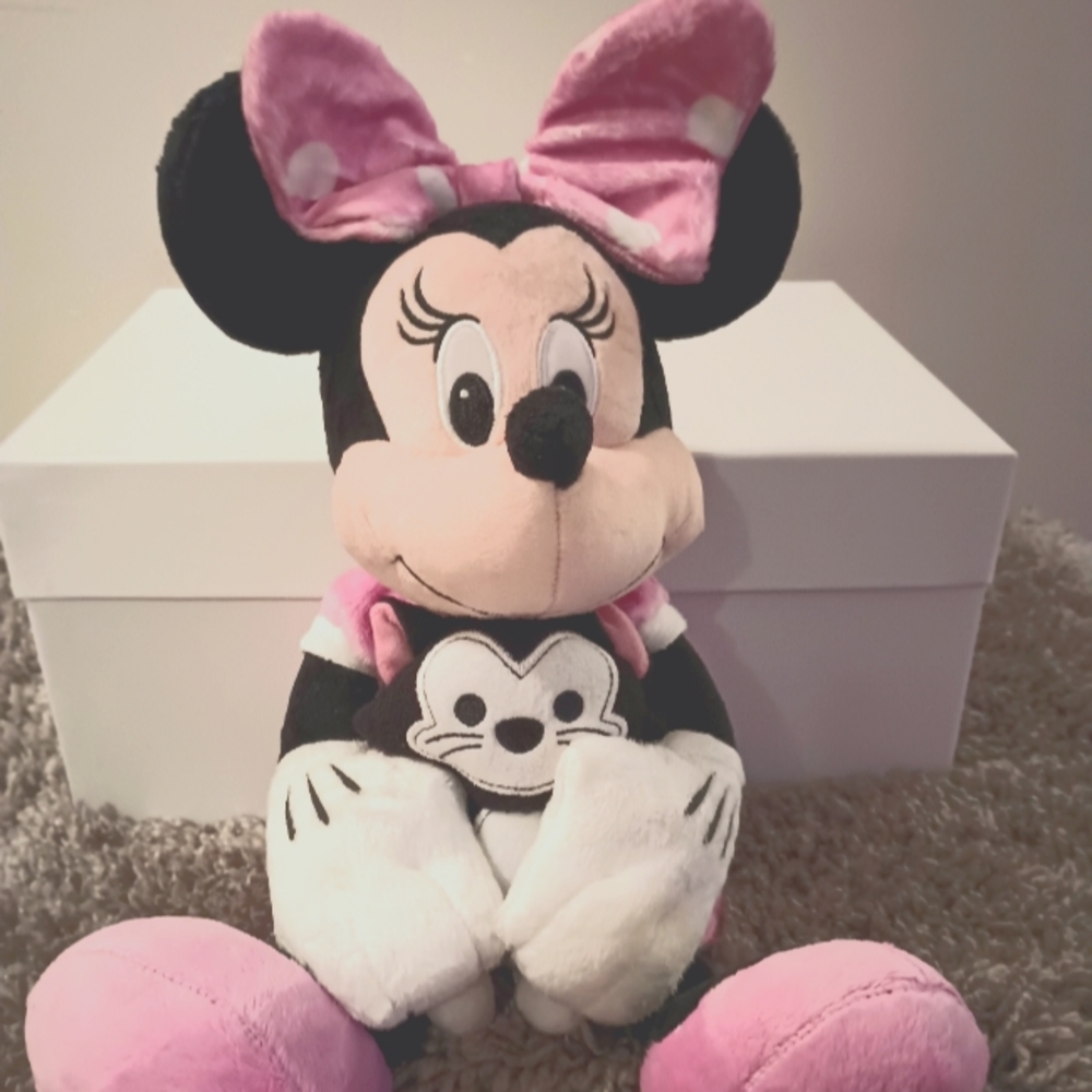 Minnie Mouse & Friend